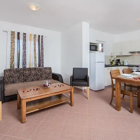 Jana Apartment *
